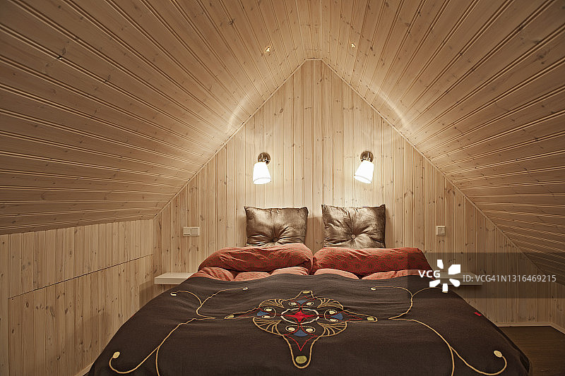 冰岛小木屋阁楼卧室图片素材