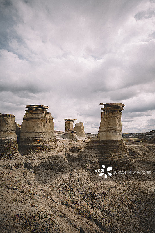 艾伯塔省德兰赫勒恶地的石林景观图片素材