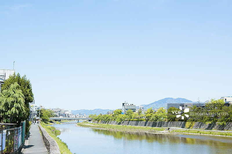 京都鸭川的初夏景色图片素材