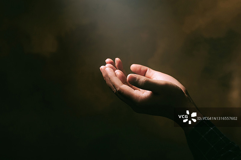 祈祷的手，以上帝为信仰的基督教背景图片素材