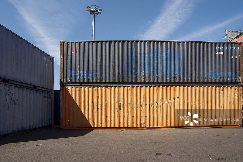 港口彩色运输箱图片素材