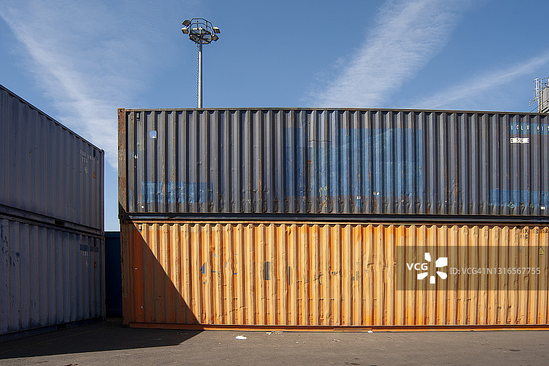 港口彩色运输箱图片素材