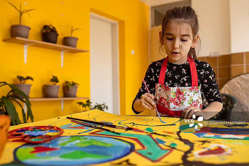 画中的女孩图片素材