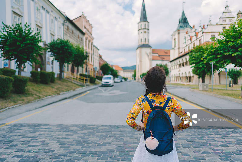 独自旅行者探索欧洲图片素材