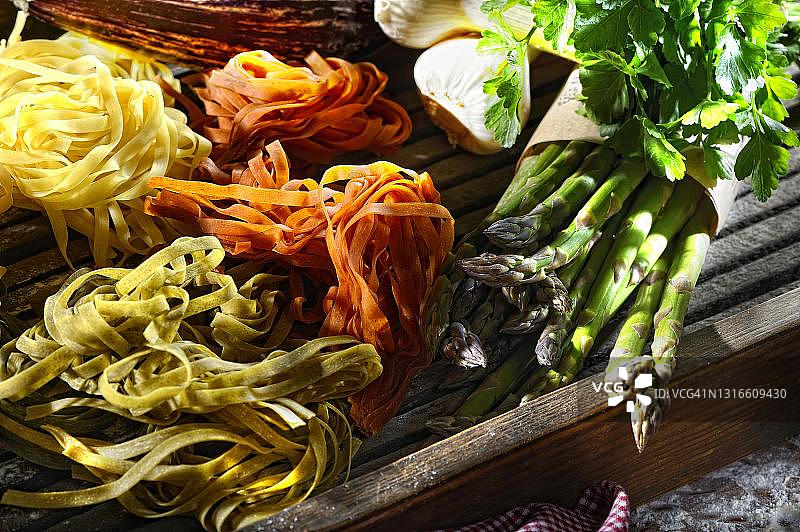 不同颜色的面条，德国图片素材