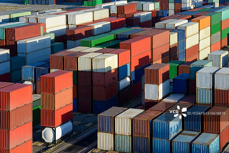 商业码头的货运集装箱图片素材