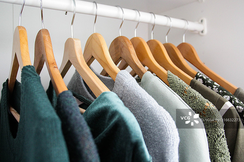 悬挂的衣服图片素材