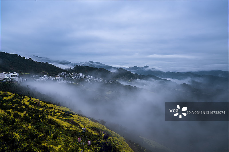 山谷中的云海图片素材