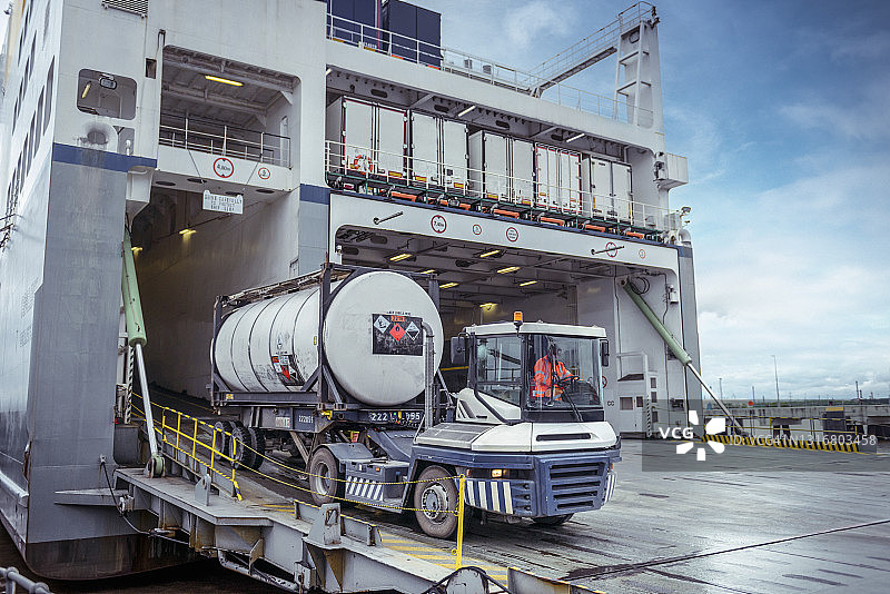 英国赫尔河畔金斯顿的油罐车图片素材