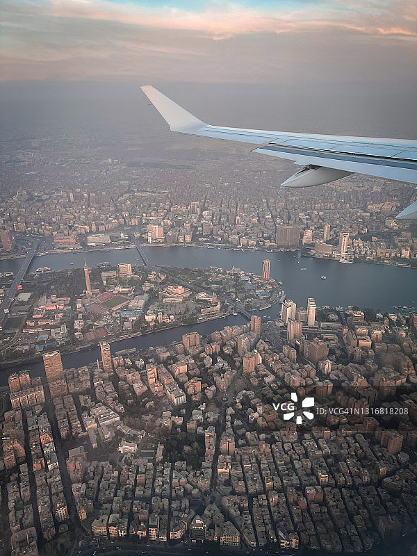 埃及开罗飞机机翼航拍全景图片素材