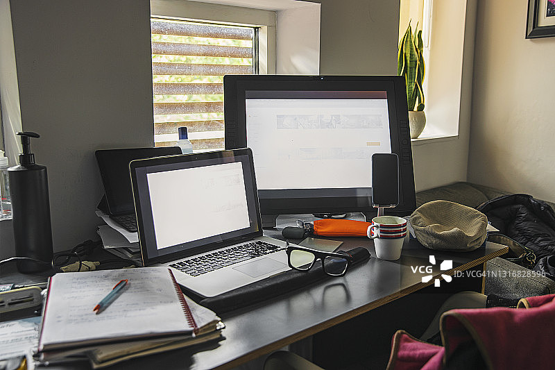 家庭办公室设置静物图片素材