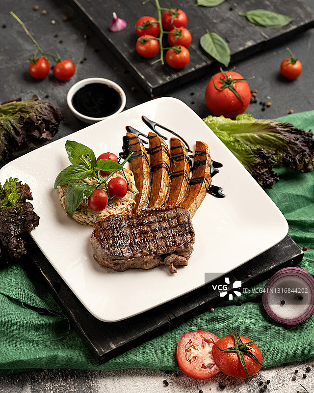 烤肉排与蔬菜图片素材