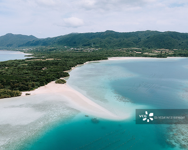冲绳石垣岛的珊瑚沙洲和热带泻湖，日本图片素材