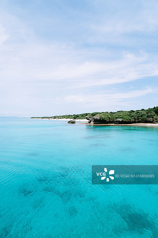 日本冲绳县Aragusuku岛的珊瑚礁泻湖热带水域图片素材