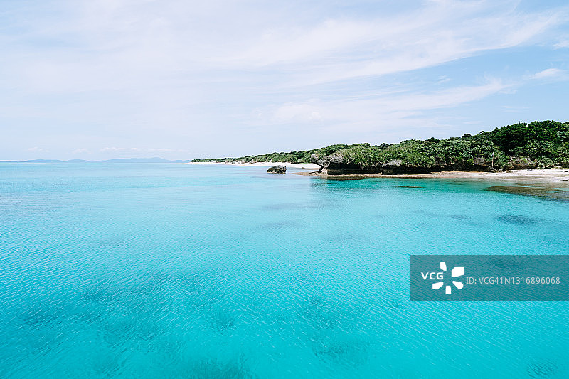日本冲绳县Aragusuku岛的珊瑚礁泻湖热带水域图片素材