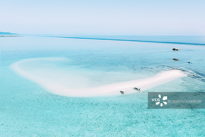 冲绳石垣泻湖热带沙洲鸟瞰图，日本图片素材