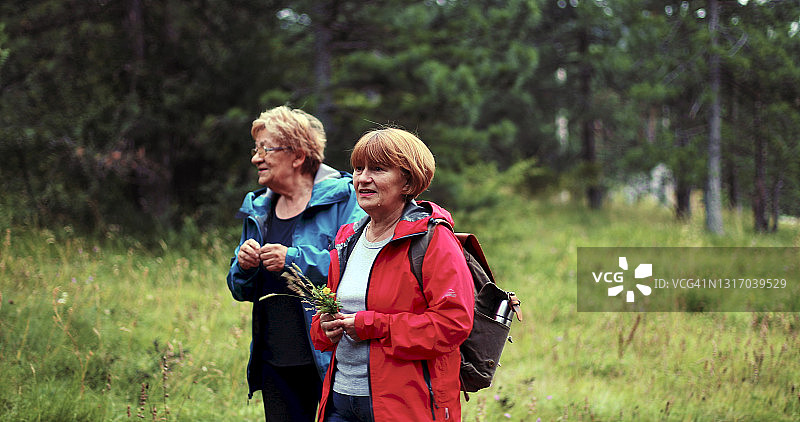 行动中的退休人员图片素材