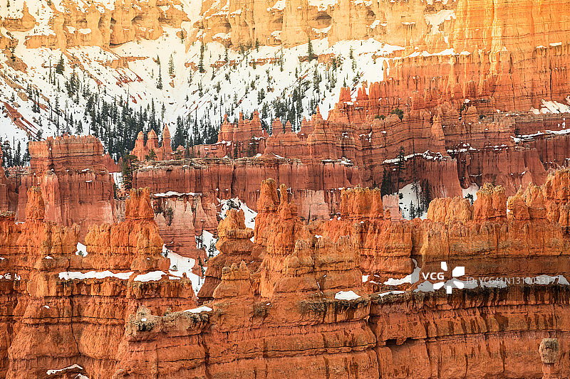 日出时分的布莱斯峡谷图片素材