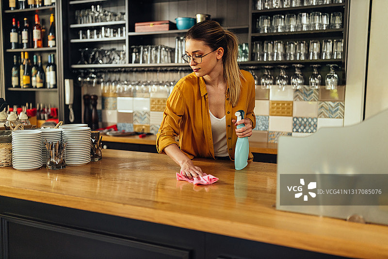 保持咖啡店清洁图片素材
