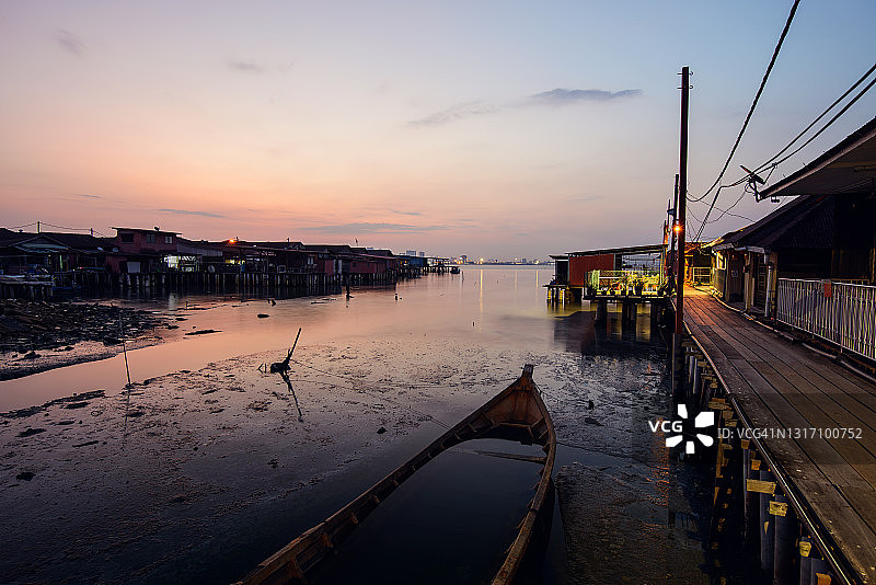 传统高跷木屋的退潮图片素材