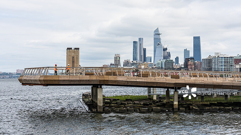 哈德逊河 26 号码头，可欣赏中城天际线 - 纽约图片素材