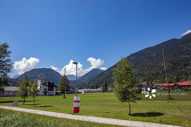 德国巴伐利亚州加米施-帕滕基兴郊外风光图片素材