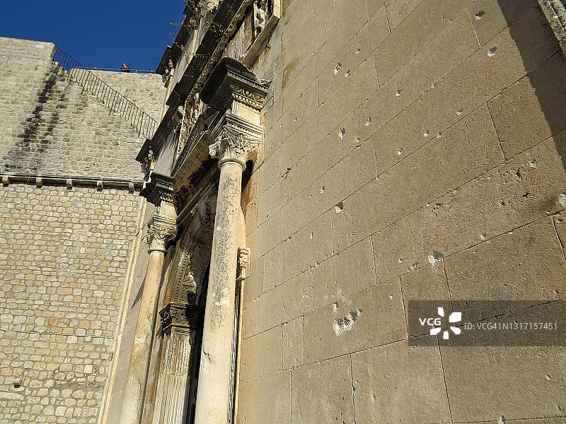 杜布罗夫尼克圣救世主教堂墙上的弹片痕迹图片素材