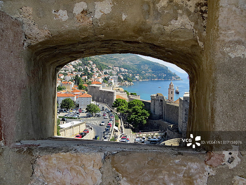 从明阙塔楼观赏杜布罗夫尼克海岸线景色图片素材