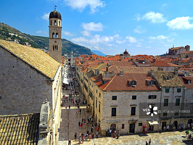 游客穿行于杜布罗夫尼克的斯特拉顿图片素材