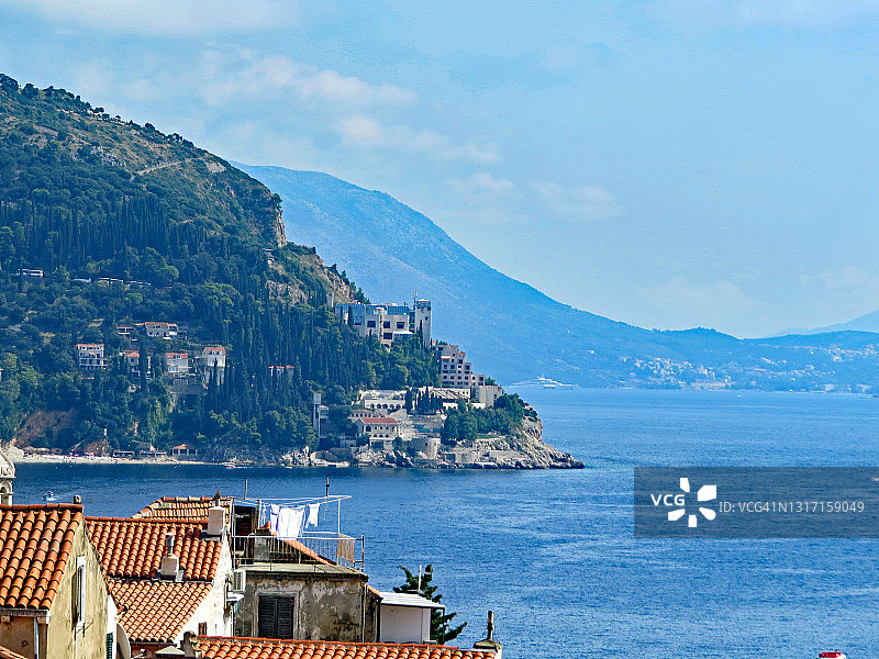 从明阙塔楼观赏杜布罗夫尼克海岸线景色图片素材