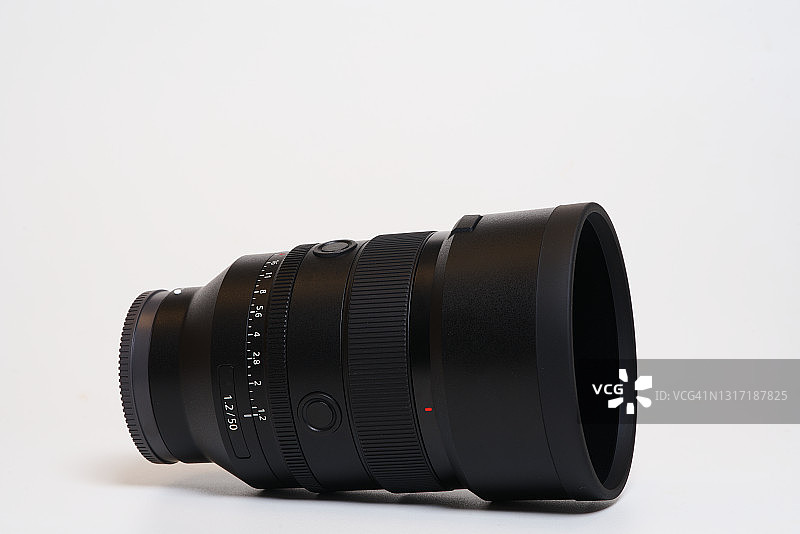 白色背景上的相机镜头图片素材