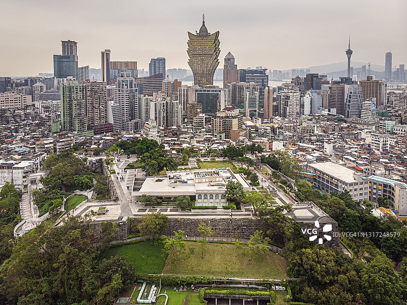 澳门大炮台和赌场天际线图片素材