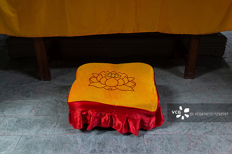 宝轮寺莲花图案的祈祷垫图片素材