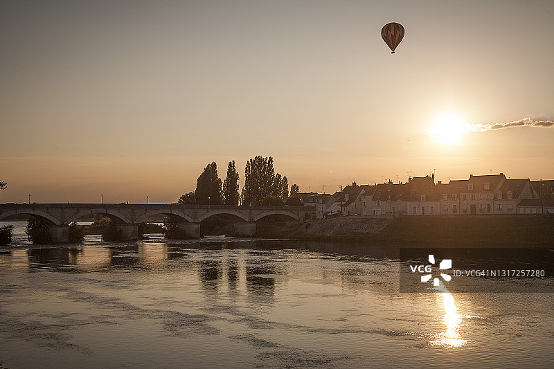 卢瓦尔河安布瓦兹热气球图片素材