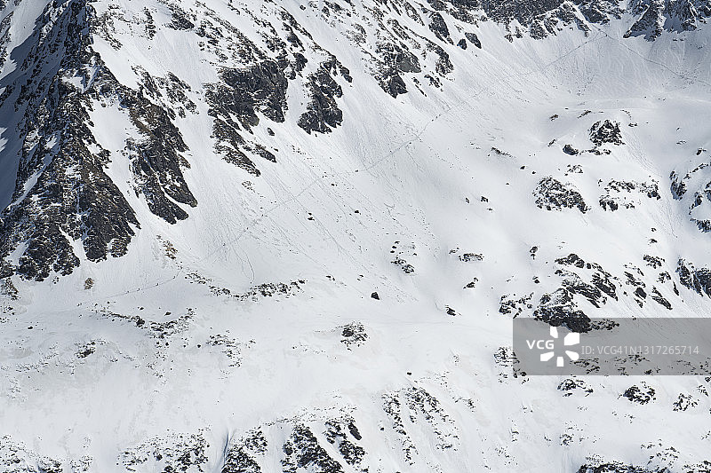 波兰境内被白雪覆盖的 High Tatra 山脉图片素材