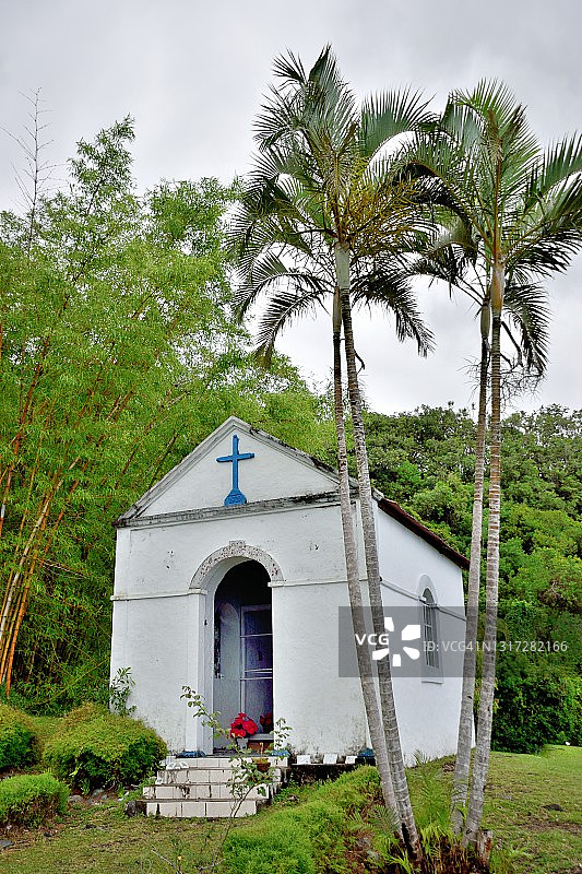 留尼汪岛东南部的圣罗斯，东河旧吊桥附近的小教堂图片素材
