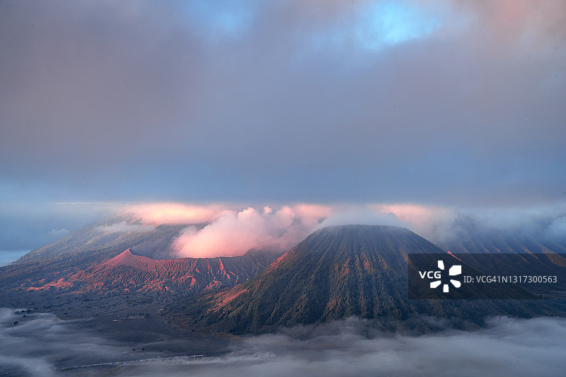 布罗莫腾格尔塞梅鲁国家公园的黎明图片素材