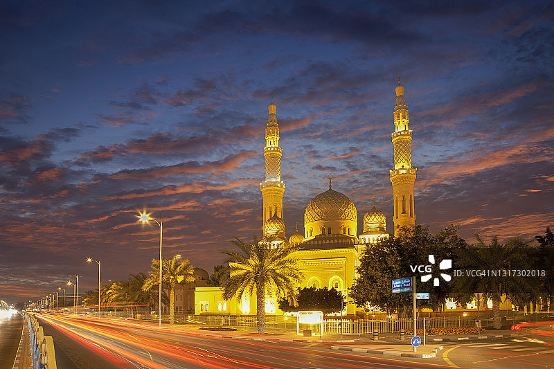 清真寺上的阿拉伯日落图片素材