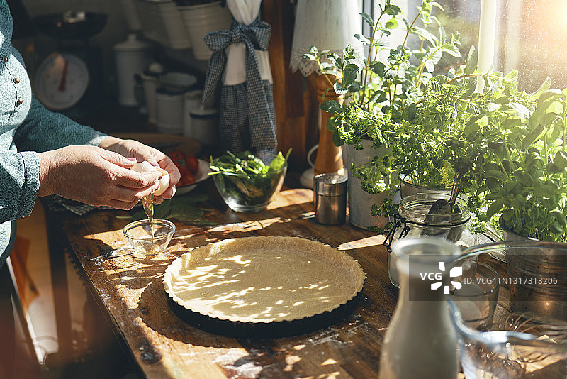 准备番茄培根洛林馅饼图片素材