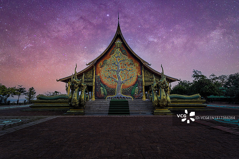 星空下的瓦西林通寺（普拉泡寺）图片素材