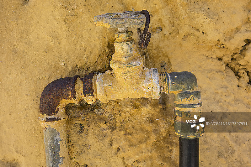 旧房外的管道和水表 - 希腊图片素材
