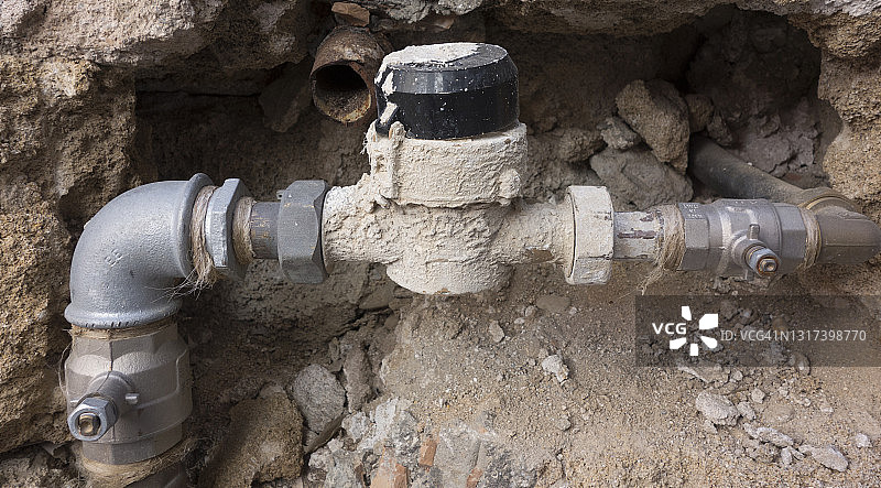 旧房外的管道和水表 - 希腊图片素材