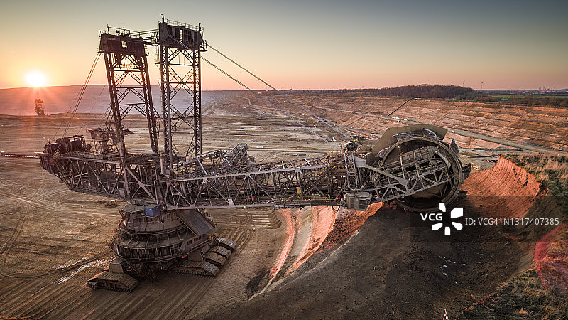 褐煤露天矿航拍图片素材