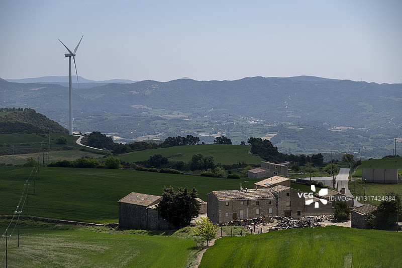 塔拉戈纳孔卡-德巴贝拉地区的风力涡轮机，2021年5月图片素材