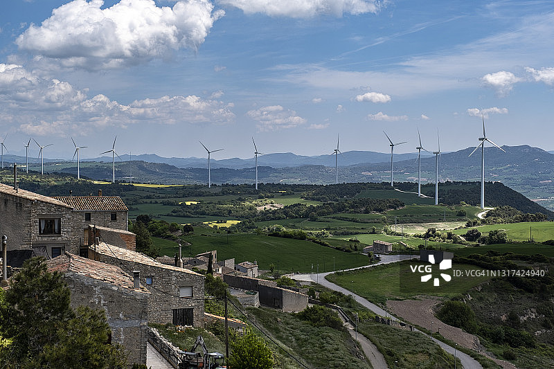 塔拉戈纳孔卡-德巴贝拉地区的风力涡轮机，2021年5月图片素材