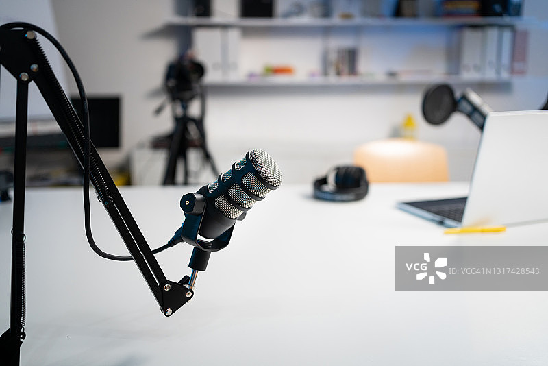 工作室中的播客设备图片素材