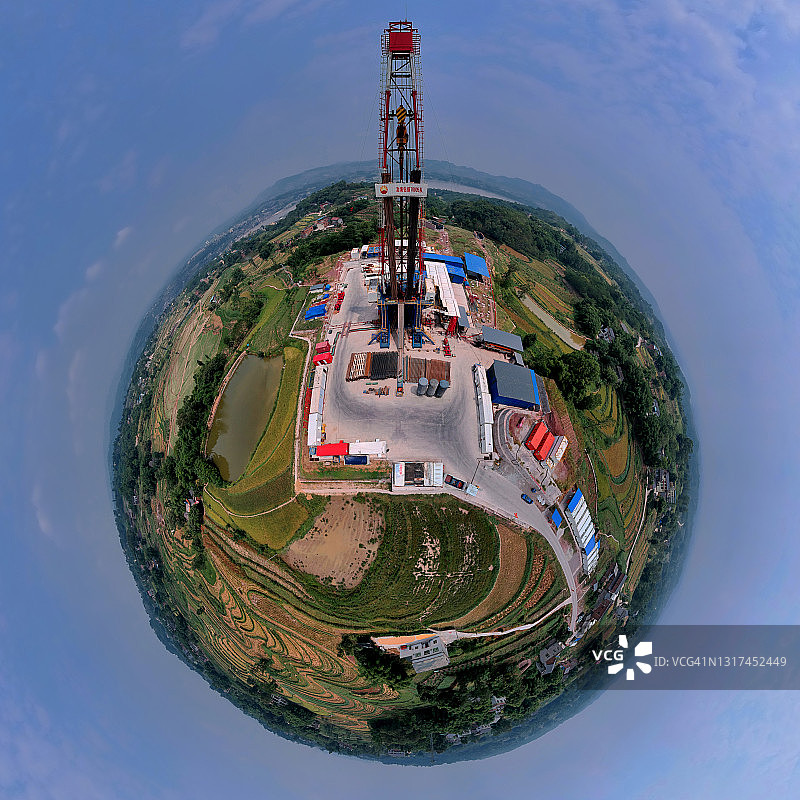 中国长江沿岸页岩气钻井平台航拍照片图片素材