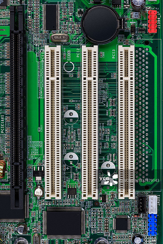 显示计算机电路板上PCI连接器的特写镜头，英国图片素材