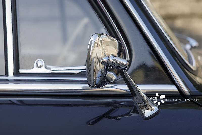 经典老爷车后视镜图片素材