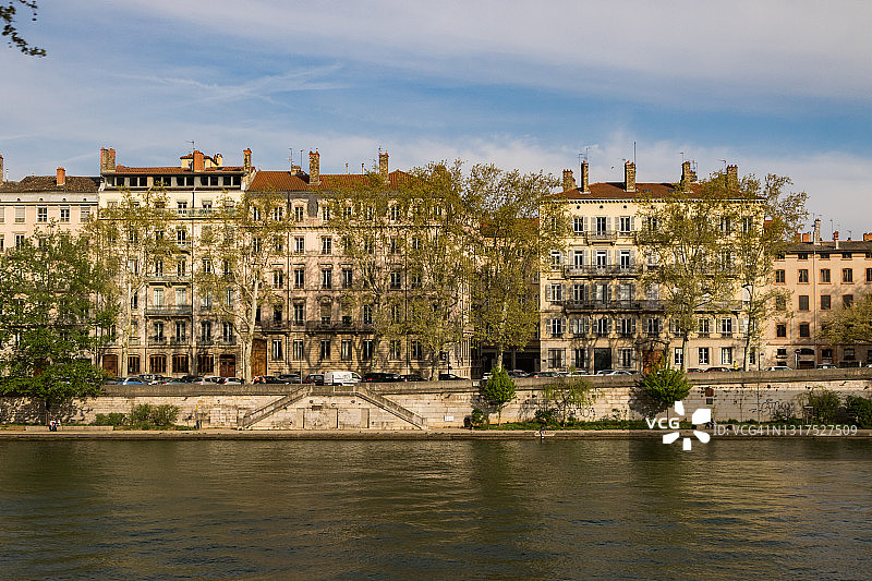 法国里昂索恩河沿岸美丽的建筑图片素材